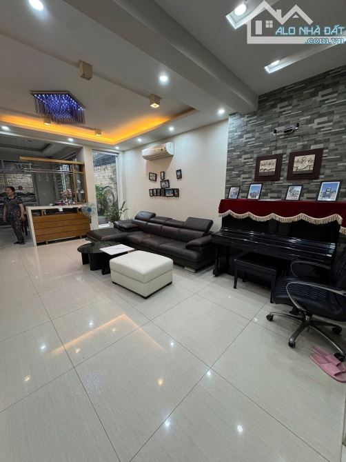 BIỆT THỰ NGUYỄN NGỌC VŨ – 133m² – MT 7m – 45.8 TỶ-10M RA PHỐ – 2 Ô TÔ TRÁNH – KINH DOANH - 12