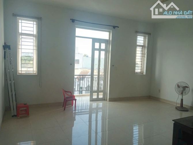 Bán nhà 3 tầng hẻm 1368 Lê Văn Lương. Đt 5.5x16m. giá 6 tỷ - 12