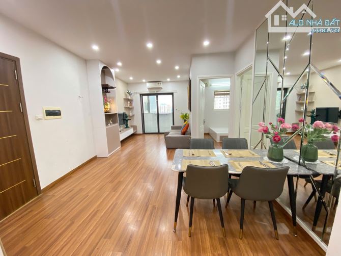 Hàng vip! Bán căn hộ 2 ngủ rộng Hei Tower, DT 90m2, full nội thất cao cấp, giá 7,6tỷ - 18