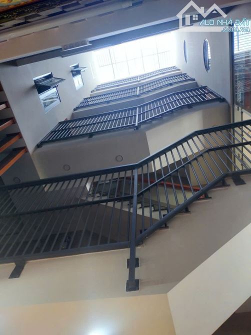 Bán nhà mặt tiền Huỳnh Văn Một Q.Tân Phú, DT: 4.15x18m 3 lầu sân thượng giá 14.5 tỷ TL - 2