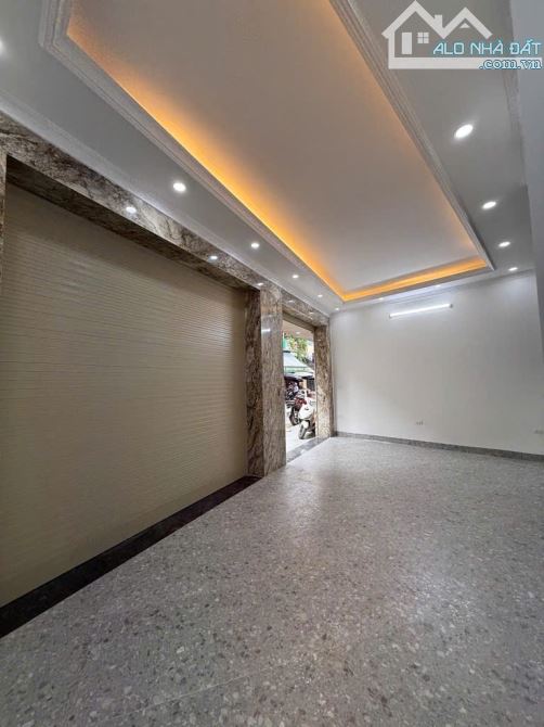 PHÂN LÔ THANG MÁY,Ô TÔ VÀO NHÀ,NGÕ THÔNG TO NHƯ PHỐ,KINH DOANH SẦM UẤT,TIỆN ÍCH BẠT NGÀN