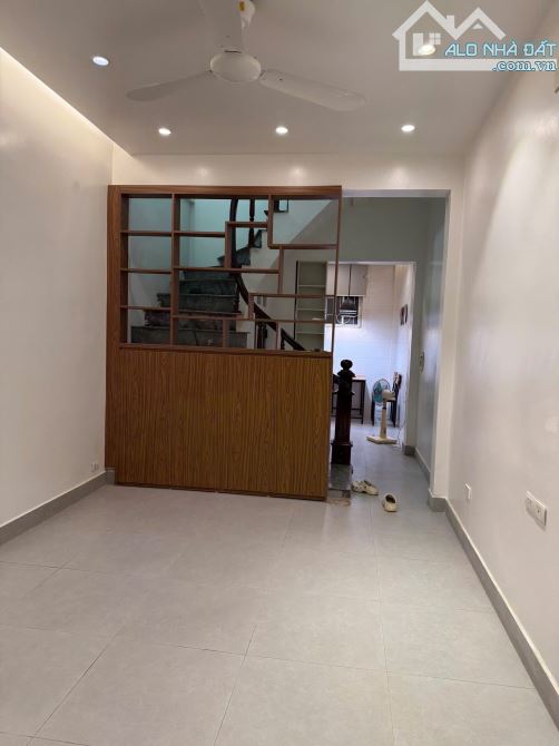 Cho thuê nhà ngõ Yên Duyên, Yên Sở, 4.5 tầng x 40m2, 4 ngủ, 4 vệ sinh, 11 triệu - 2