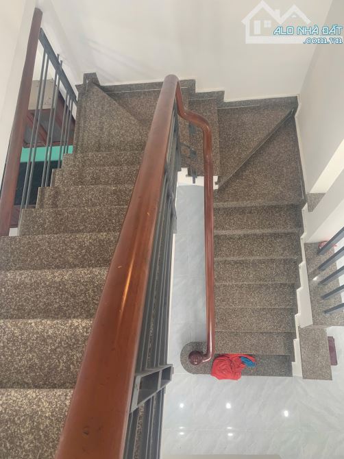 1/tân chách hiệp 34 công nhận đủ 68.2m  Btct 2tầng xe oto đổ cửa  giá 5.2tỷ  liên hệ Toàn - 2