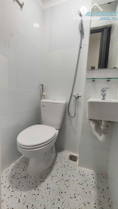 Nhà nhỏ xinh Tân Bình, gần Lý Thường Kiệt - 3 tầng - Giá 2.2 tỷ - 2