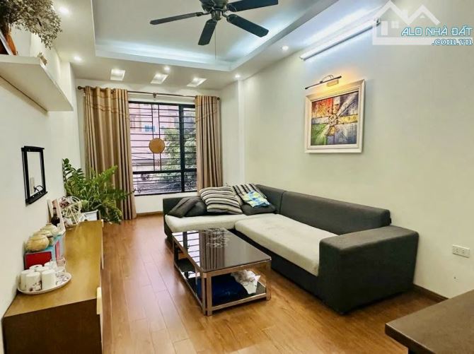 🔹 HIẾM! NHÀ ĐẸP GẦN PHỐ ĐÊ LA THÀNH – Ô TÔ TRÁNH – 5 TẦNG – CHỈ VIỆC Ở - 2