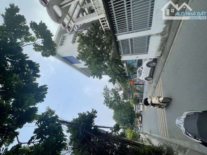 🏢NHÀ MẶT PHỐ BỒ ĐỀ -225,5m MT 11m- View Hồ - 3 Tầng Ở+Cho Thuê - 2