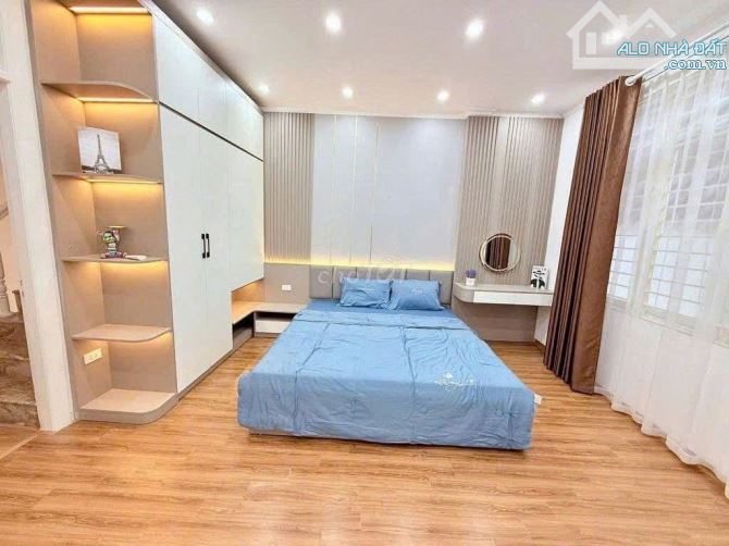 Cho thuê nhà ngõ phố Văn Chương Đống Đa 33m x 5 tầng, giá 15tr/tháng - 2