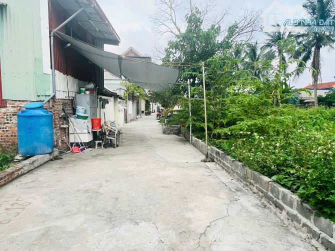 Bán đất  tặng nhà cấp 4 cạnh chợ Hoa quả,  52,5m2 giá chỉ 1.6x tỷ - 2