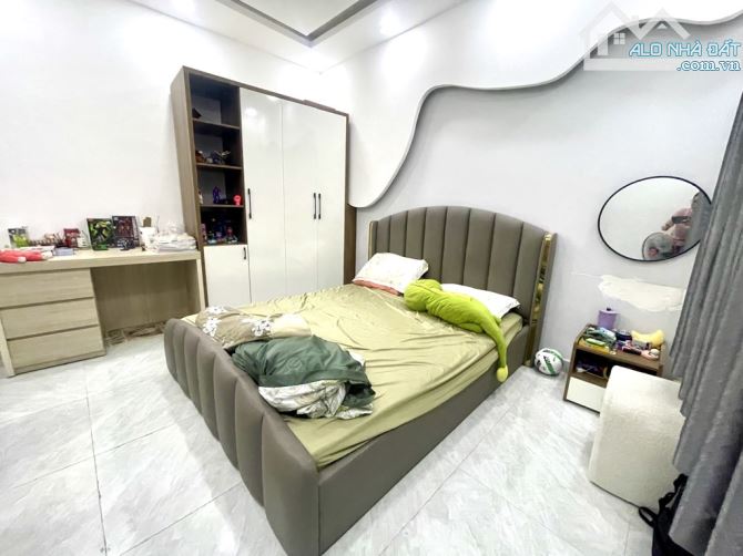 BÁN NHÀ HOÀNG HOA THÁM - PHÚ NHUẬN - 4 TẦNG - 4M × 9M - 6.X TỎI - 2
