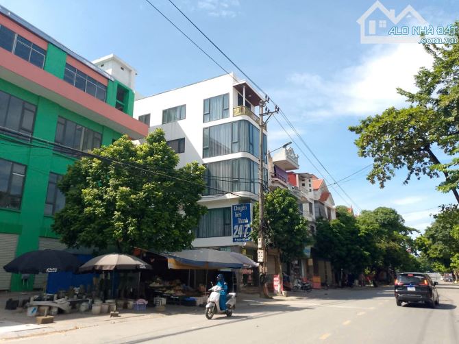 84 m2/ 4.7 M tiền/ 8.1 M tiền/ Mặt Phố Ngọc Khám/Thuận Thành - 2