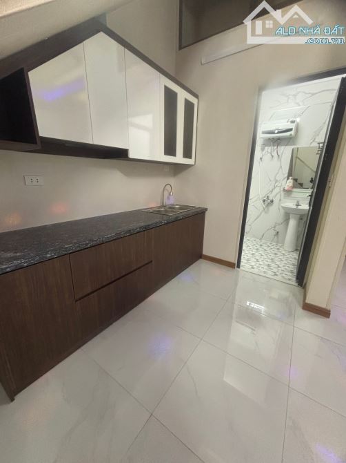 Tặng bạn một mái ấm mới toanh, tràn ngập ánh sáng và tiện nghi trên trục phố Nguyễn Trãi - 2