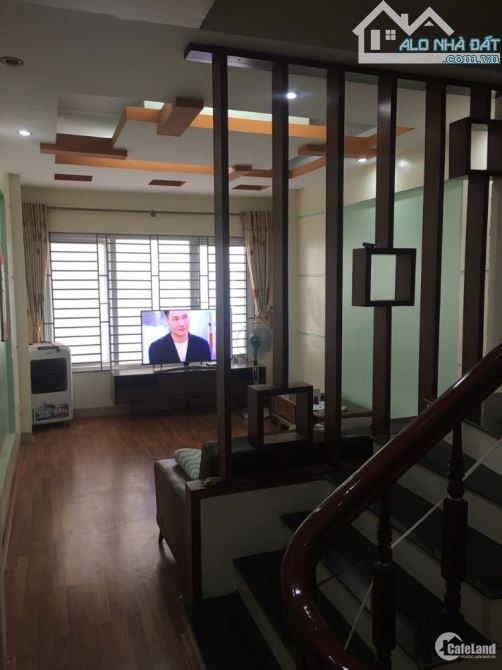 Cho thuê nhả ở Mễ Trì 40m2, 4 tầng, 5 phòng ngủ, full gần đủ đồ. - 2