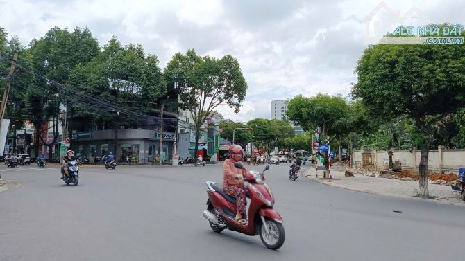 Np887 Bán nhà 1 trệt 1 lầu gần VinCom, Tân Mai, Biên Hòa, Đồng Nai:    * Giá: 3 tỷ 600 thư - 2