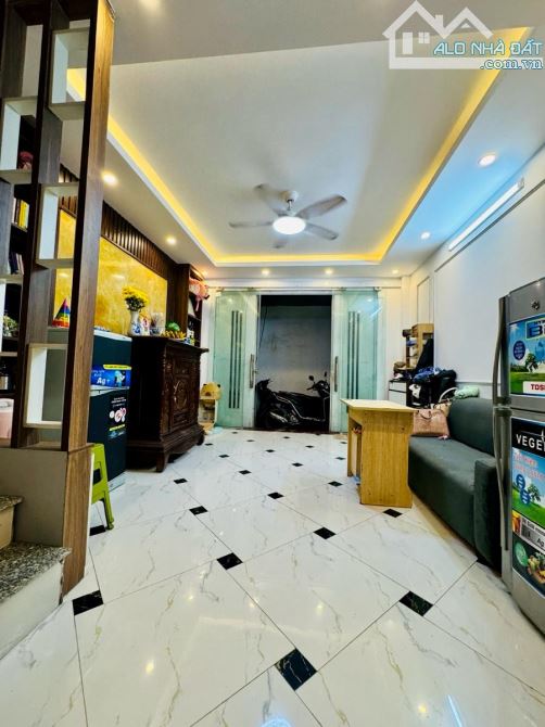 Chính chủ bán nhà Mai Anh Tuấn –  diện tích 100m² – MT 10m– 3 tầng – Giá 22 tỷ – Đống Đa - 2