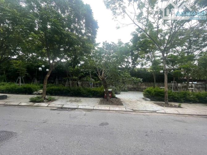 ĐẤT PHÂN LÔ VỈA HÈ Ô TÔ TRÁNH, KINH DOANH, VIEW CÔNG VIÊN, CỔNG ĐỒNG LA KHÊ 50M2 13,5 TỶ - 2