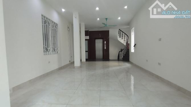 BÁN NHÀ LÔ GÓC NGUYỄN KHANG 60m2 - 6T THANG MÁY - 18.2 TỶ - 2 THOÁNG - Ô TÔ - KINH DOANH - 2
