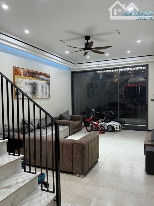 Ô TÔ ĐỖ CỬA – NHÀ MỚI ĐẸP – TT TRÂU QUỲ- 30m² MT 5m HƠN 4 TỶ - 2