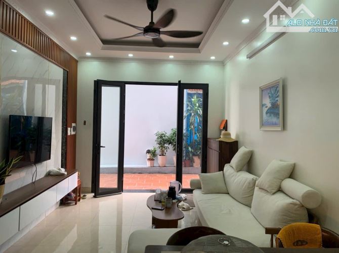 Chủ cần bán nhà 32m x 4.5 tầng ngõ 2m Nam Đuống. Việt Hưg mới giá 5.98 tỷ - 2