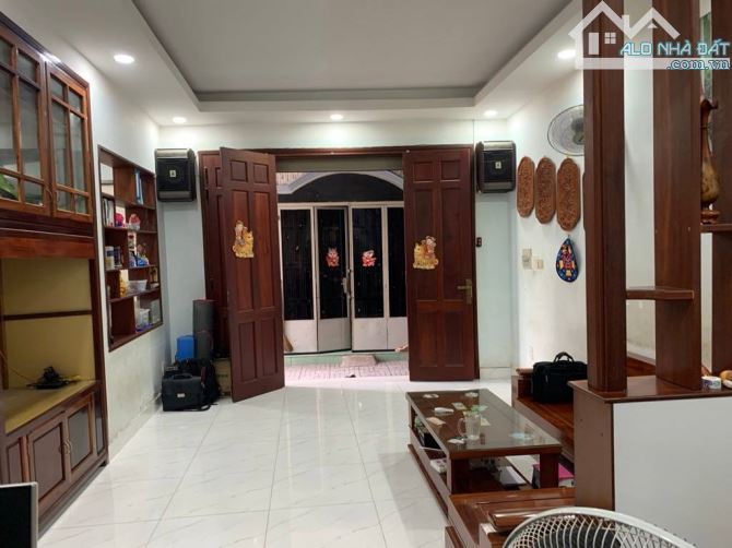 Nhà 2 lầu QL13 cũ dt 8x8 giá co vừa 4 tỷ hơn - 2
