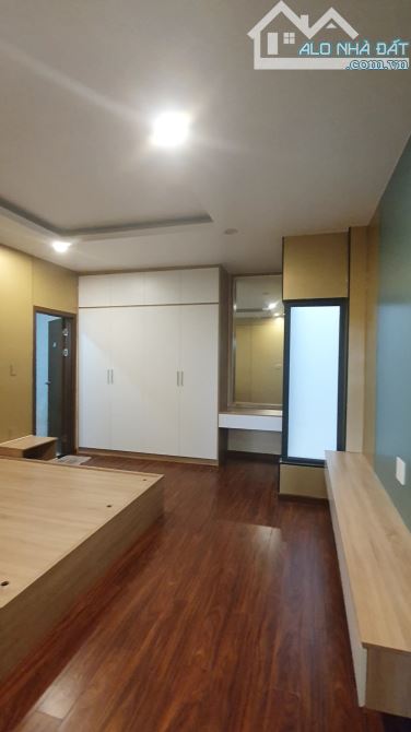 Nhà đẹp ở ngay, phố an ninh Tô Hiến Thành - Cư xá Bắc Hải, DT 6x13, KC 3 tầng. Giá 19 tỷ - 2