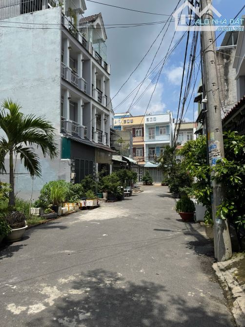 HẠ 700 TRIỆU , Giá còn : 8 tỷ ( thương lượng trực tiếp chủ ) - Diện tích : 105m2 - 2