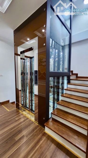 PHÂN LÔ PHÙNG CHÍ KIÊN, 2 Ô TÔ 7 CHỖ NGỦ TRONG NHÀ, VỈA HÈ, THANG MÁY, 80M2, SỔ ĐẸP - 2