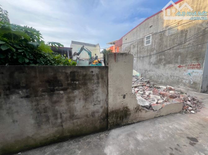 50,5m2 đất ngay chợ Khúc Trì - Cách mặt chợ 70m - Ngang 4,10m - 2