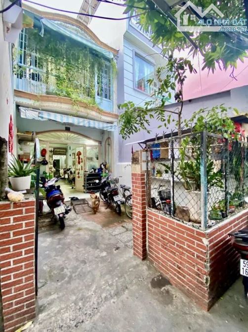 Nhà hẻm trục đường Xóm Chiếu (sát chợ ẩm thực 200) - Quận 4, giá đầu tư - 2