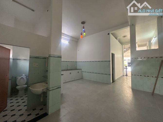 BÁN NHÀ 2 tầng 2 mê kiên cố MẶT TIỀN ĐƯỜNG HỒ TÙNG MẬU GẦN BIỂN NGUYỄN TẤT THÀNH - 2
