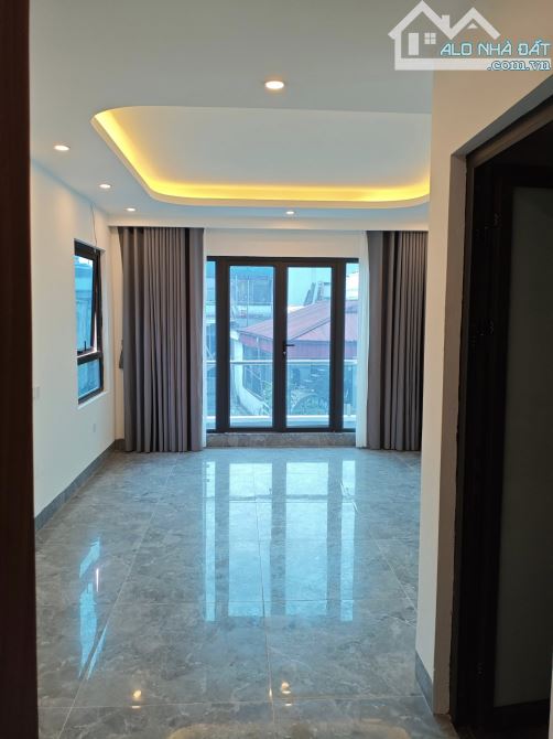Bán Nhà Ngõ 101 Phố Trạm - Cầu Vĩnh Tuy, Lô Góc, Ô Tô, Thang Máy, 7 Tầng DT: 41m - 11.5 Tỷ - 2