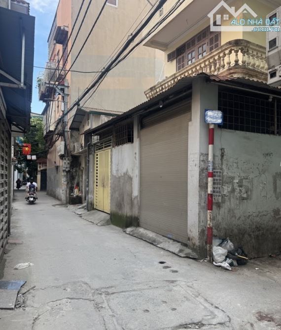 Bán đất Lĩnh Nam 120M2-Mt10m-16,1 Tỷ-Chia 2 lô-xây CCMN-Oto cách 10m - 2