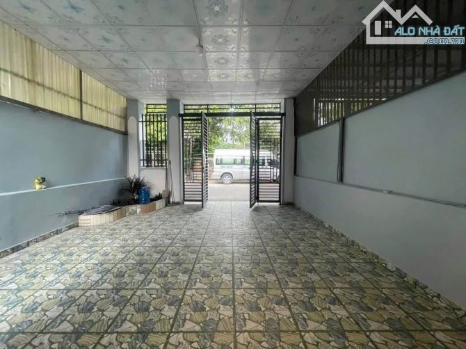 Cần tiền ! Bán gấp căn nhà mới gần chợ Việt Kiều ( Đ. Trần Văn Chẫm )113m2 -SHR- giá 880tr - 2