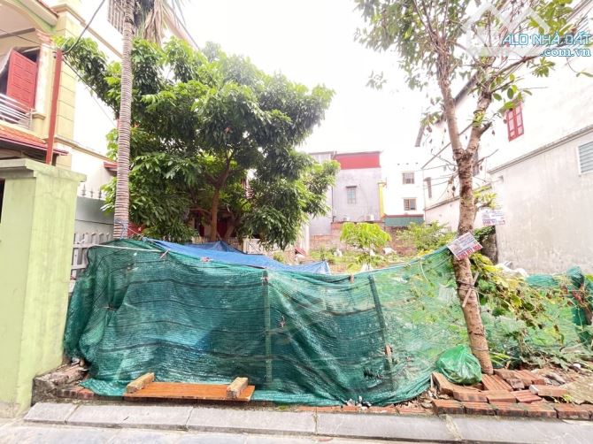 Bán đất , Thôn nhuế , kim chung 90m2 x mặt tiền 4.5 ô tô - giá tốt 5.7 tỷ - 2