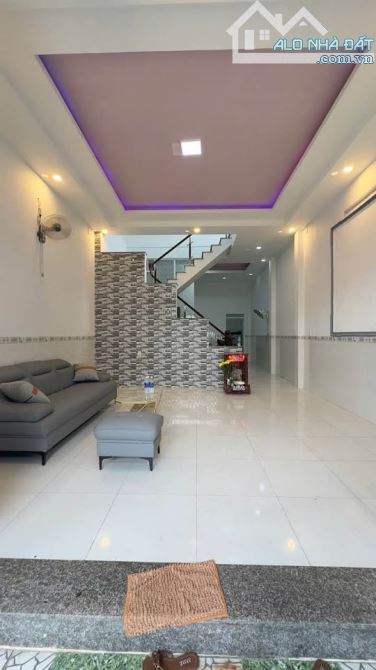 Kẹt tiền ! bán gấp căn nhà gần Cầu Vượt Củ Chi ( Đ. Hà Văn Lao )  102m2 -SHR- giá 890tr - 2