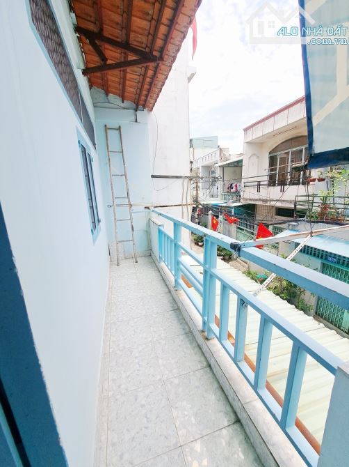 Bán nhà đối diện Bệnh Viện Bình Tân hẻm xe hơi 5m thông DT 53m2 ( 4.5 x 12 ) 2 tầng giá ch - 2