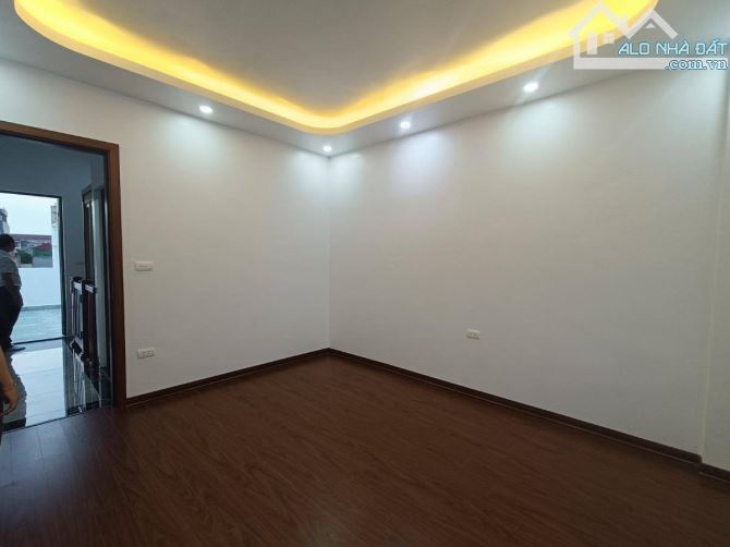 BÁN NHÀ TĂNG THIẾT GIÁP – THANG MÁY – Ô TÔ ĐỖ CỬA – 9 TỶ - 2