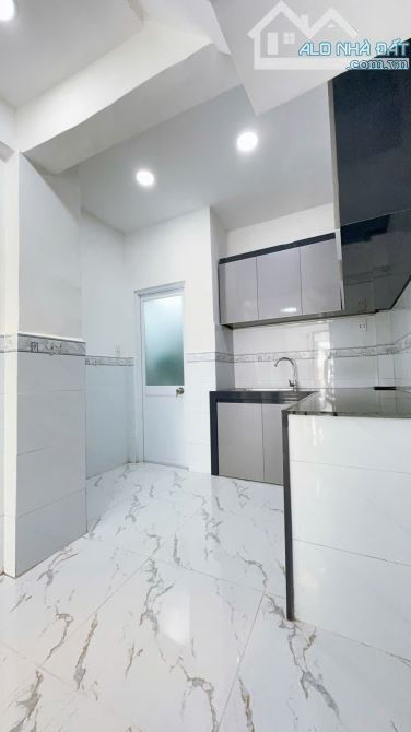 HXH 4M QUẬN 6 - Gần Chợ Bình Tiên - 2PN 2WC - SHR - Hướng Tây Bắc - 2