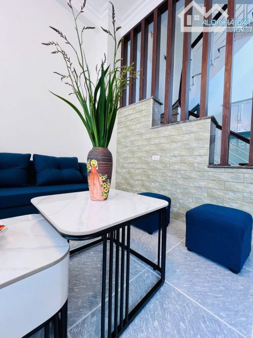 BÁN NHÀ ĐẸP 4 TẦNG-40M2-8 TỈ-LÔ GÓC ĐỨC GIANG-LONG BIÊN-Ô TÔ VÀO NHÀ - 2