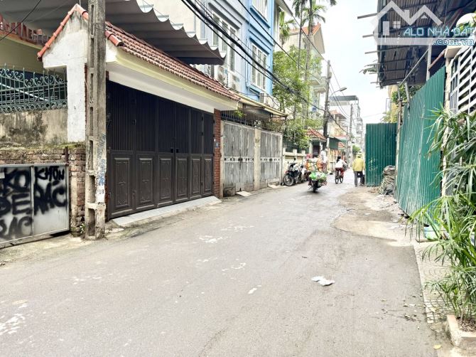 Chính chủ cần bán đất Phố Tứ Liên – Tây Hồ. 201m, mặt tiền gần 9m. Giá 40 tỷ - 2