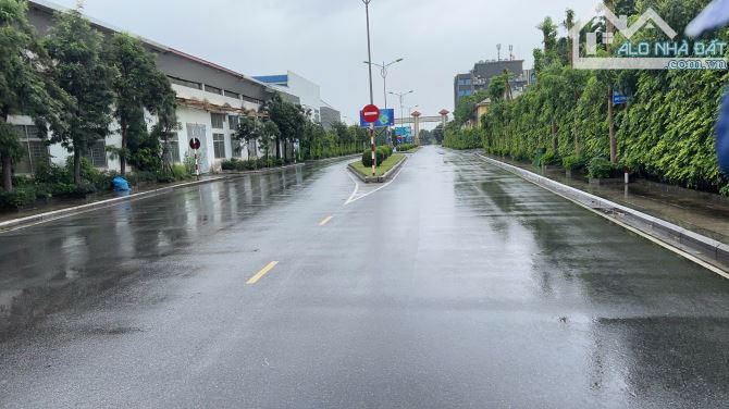 NHÀ LÔ GÓC KHU PHÂN LÔ 918 PHÚC ĐỒNG 80M, 4T, MT  5M, Ô TÔ THÔNG, TRÁNH CÁC NGẢ, VỈA HÈ. - 2