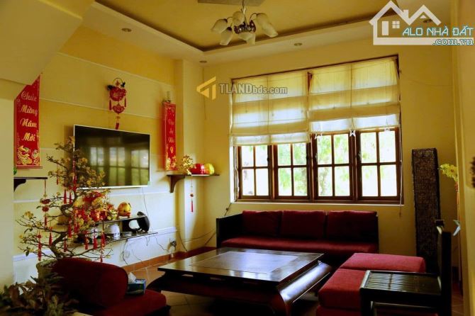 Bán biệt thự sân vườn Đà Lạt có view Thông thích hợp an cư nghỉ dưỡng - 2