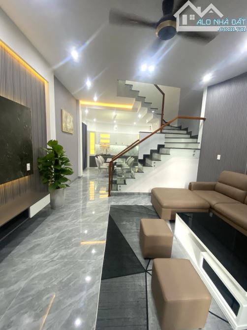 🏡 BÁN NHÀ 3 TẦNG ĐÚC – TRẦN ĐỨC – ĐƯỜNG 10,5M, LỀ 5M ✨ Kẹp kiệt bên hông 3m – thoáng mát, - 2