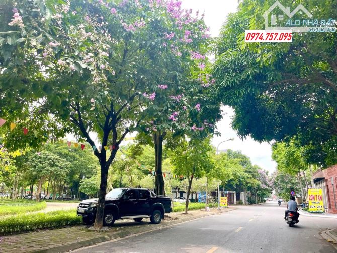 Cần bán gấp, biệt thự song lập Sài Đồng Long Biên, đường ô tô tránh, dân trí cao, an ninh - 2