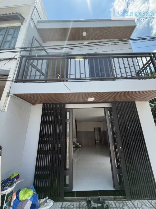 Căn góc hẻm xe tải, dt 4,5x12,5 2tầng giá 5tỷ500 gần cầu Lò Gốm. - 2