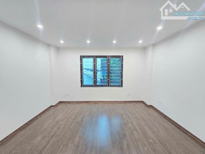 NHÀ 5 TẦNG  PHÙNG HƯNG, THANG MÁY  Ô TÔ TẬN CỬA  MẶT TIỀN 5M, KINH DOANH ĐỈNH GẦN 50m2,  G - 2