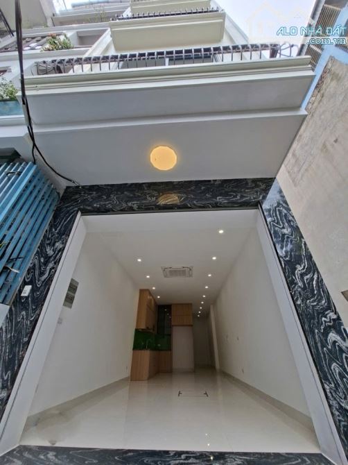 THANH AM LONG BIÊN NHÀ MỚI 1 CĂN DUY NHẤT XÂY ĐỘC LẬP 50M2 x 5TẦNG - THANG MÁY - HƠN 7TỶ - 2