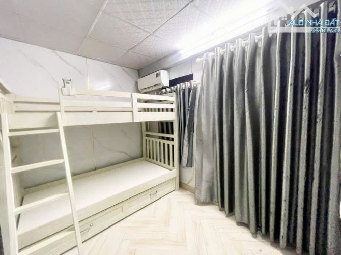 NHỈN 2T_TRUNG TÂM Q1 - TRẦN KHẮC CHÂN _SÁT MT LỚN - 2