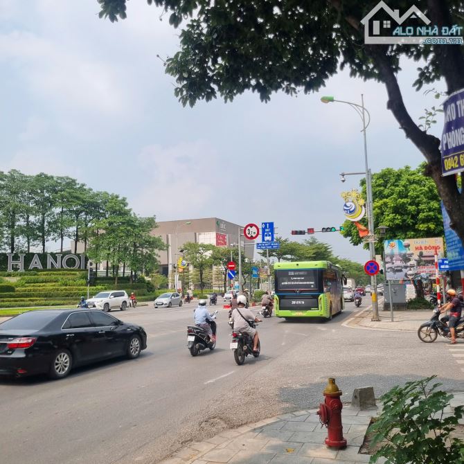Bán gấp Nhà C4 Sổ Đỏ 50 m2 Phân Lô Lê Trọng Tấn giá 9 Tỷ Ô tô vào. - 2