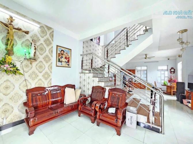 Bán nhà 1 trệt 2 lầu sổ riêng thổ cư p. Tân Biên - 2