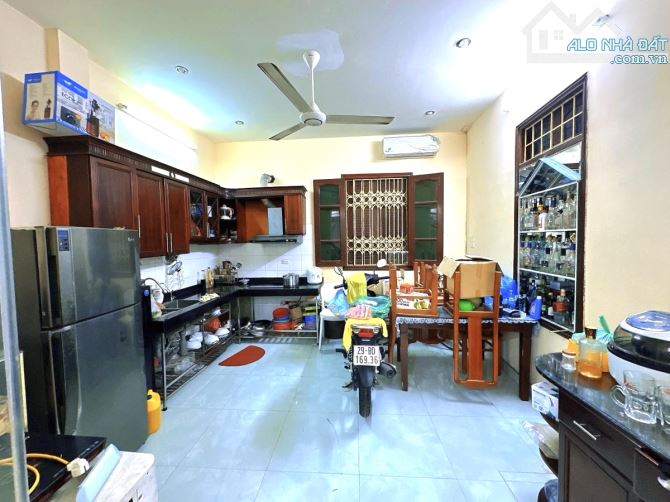 NHÀ ĐẸP VŨ THẠNH - VỊ TRÍ CỰC ĐỈNH QUẬN ĐỐNG ĐA - 4 TẦNG 61M 2 THOÁNG HƠN 13 TỶ - 2